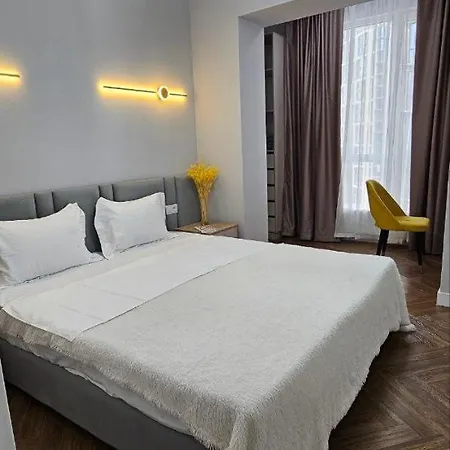 77 С Панорамными Окнами Вид На Горы Almaty Exterior photo