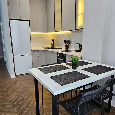 77 С Панорамными Окнами Вид На Горы Almaty Exterior photo