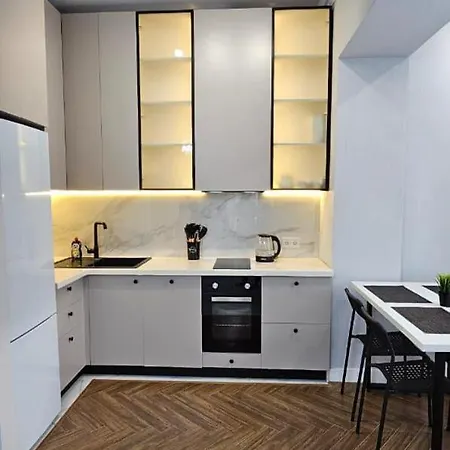 77 С Панорамными Окнами Вид На Горы Almaty Exterior photo