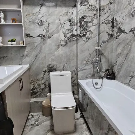 77 С Панорамными Окнами Вид На Горы Almaty Exterior photo