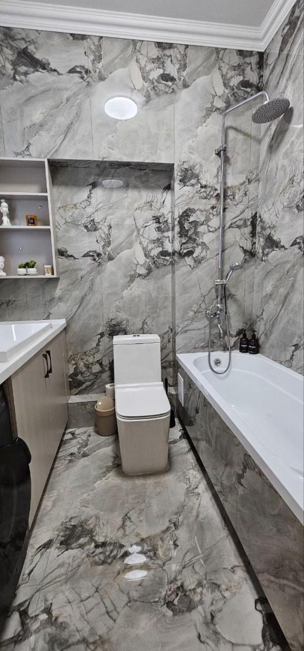 Apartment 77 с панорамными окнами вид на горы Almaty